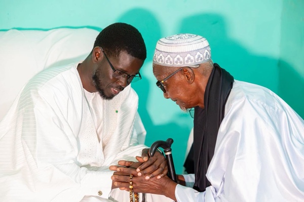 Louga: Le Président Bassirou Diomaye Faye présente ses condoléances à Guet Ardo après le décès du Khalife El Hadji Mouhamadou Aïssata Ba Louga: Le Président Bassirou Diomaye Faye présente ses condoléances à Guet Ardo après le décès du Khalife El Hadji Mouhamadou Aïssata Ba