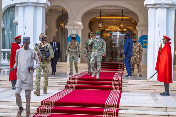 Bamako: Le Général Assimi Goïta préside la montée solennelle des couleurs nationales à Koulouba