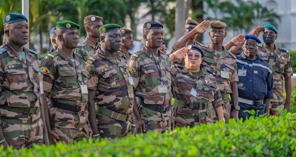 Bamako: Le Général Assimi Goïta préside la montée solennelle des couleurs nationales à Koulouba