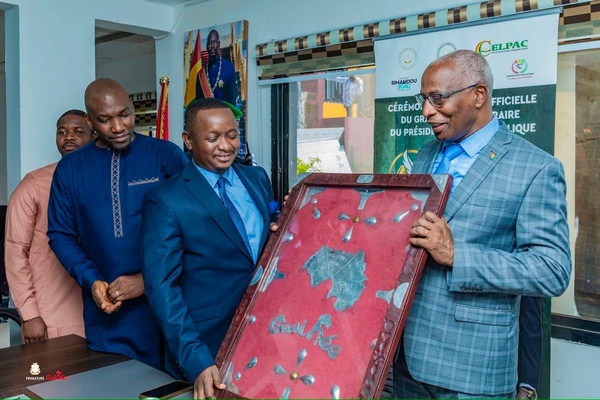 Guinée: le Premier ministre Amadou Oury Bah fait le point sur les projets du ministère de la Culture, du Tourisme et de l’Artisanat Guinée: le Premier ministre Amadou Oury Bah fait le point sur les projets du ministère de la Culture, du Tourisme et de l’Artisanat