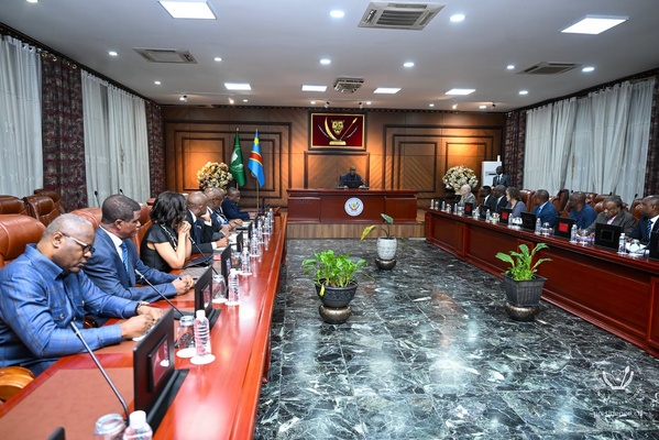 RDC: Félix Tshisekedi renforce la riposte contre Ebola face à la progression de l’épidémie RDC: Félix Tshisekedi renforce la riposte contre Ebola face à la progression de l’épidémie