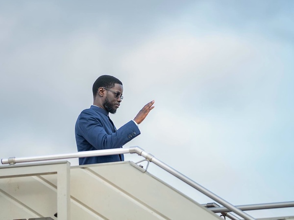 Diplomatie: Le Président Bassirou Diomaye Faye s'envole pour Doha après le décès du Père Émir du Qatar