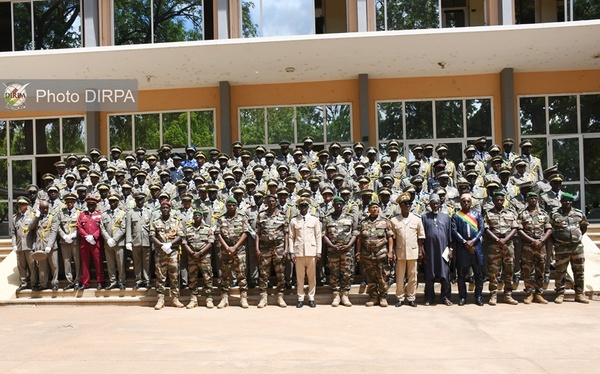 Coopération militaire AES : Sortie de 215 officiers des Cours d'Application et des Futurs Commandants à Koulikoro Coopération militaire AES : Sortie de 215 officiers des Cours d'Application et des Futurs Commandants à Koulikoro