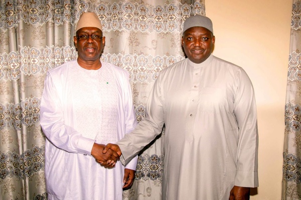 Diplomatie : Le président Adama Barrow reçoit Macky Sall à Banjul dans le cadre de sa candidature au secrétariat général de l'ONU