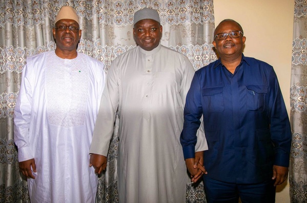 Diplomatie : Le président Adama Barrow reçoit Macky Sall à Banjul dans le cadre de sa candidature au secrétariat général de l'ONU Diplomatie : Le président Adama Barrow reçoit Macky Sall à Banjul dans le cadre de sa candidature au secrétariat général de l'ONU
