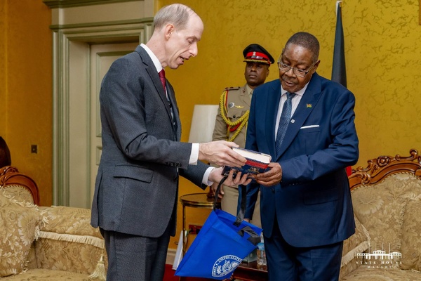 Diplomatie: Le Président Arthur Peter Mutharika salue la coopération bilatérale entre le Malawi et les États-Unis Diplomatie: Le Président Arthur Peter Mutharika salue la coopération bilatérale entre le Malawi et les États-Unis