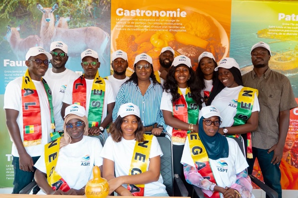 Tourisme : L’ASPT déploie un point d'accueil et d'information touristique au pied du Monument de la Renaissance Africaine Tourisme : L’ASPT déploie un point d'accueil et d'information touristique au pied du Monument de la Renaissance Africaine