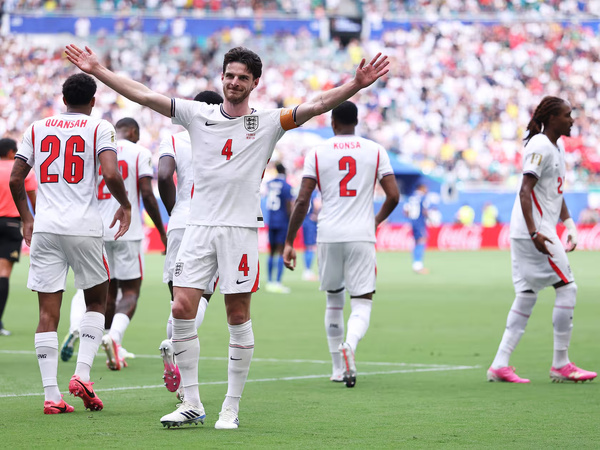 Mondial 2026: Declan Rice brille avec le brassard de capitaine lors du festival offensif face à la France Mondial 2026: Declan Rice brille avec le brassard de capitaine lors du festival offensif face à la France