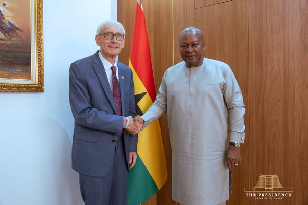 Diplomatie économique : Le Président Mahama reçoit le gouverneur du Wisconsin Tony Evers à Accra Diplomatie économique : Le Président Mahama reçoit le gouverneur du Wisconsin Tony Evers à Accra