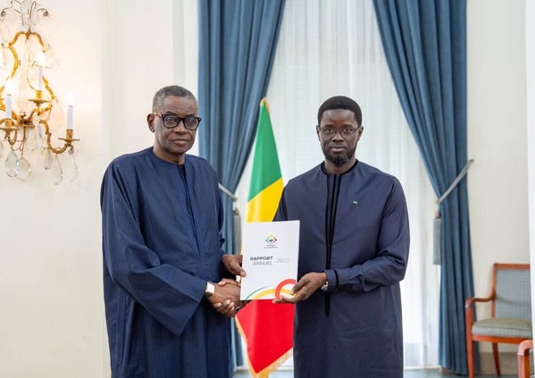 Rapport 2025 du Médiateur de la République : Bassirou Diomaye Faye réaffirme son engagement en faveur de l'État de droit Rapport 2025 du Médiateur de la République : Bassirou Diomaye Faye réaffirme son engagement en faveur de l'État de droit