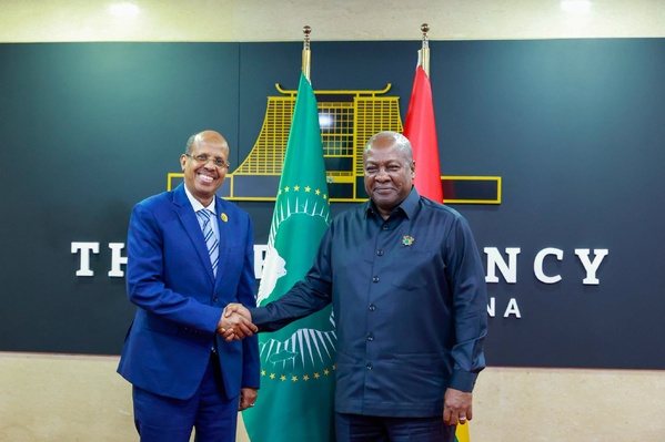 Sommet de l'UA à Accra : Mahmoud Ali Youssouf et John Dramani Mahama plaident pour la souveraineté sanitaire de l'Afrique