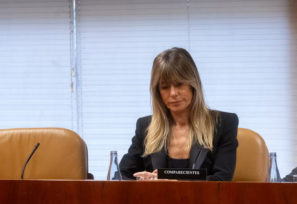 Espagne: l'épouse de Pedro Sánchez interdite de quitter le pays sur fond d'enquêtes pour corruption