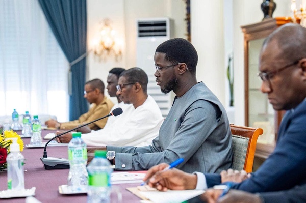 Le président Bassirou Diomaye Faye reçoit les rapports de l'Observateur national des Lieux de Privation de Liberté Le président Bassirou Diomaye Faye reçoit les rapports de l'Observateur national des Lieux de Privation de Liberté