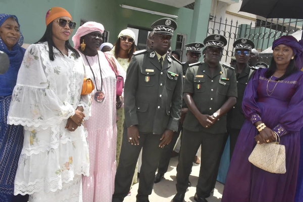 Action humanitaire: Sokhna Aïda Diallo fait un don important de vivre et de matériel à la Direction de l’Administration pénitentiaire