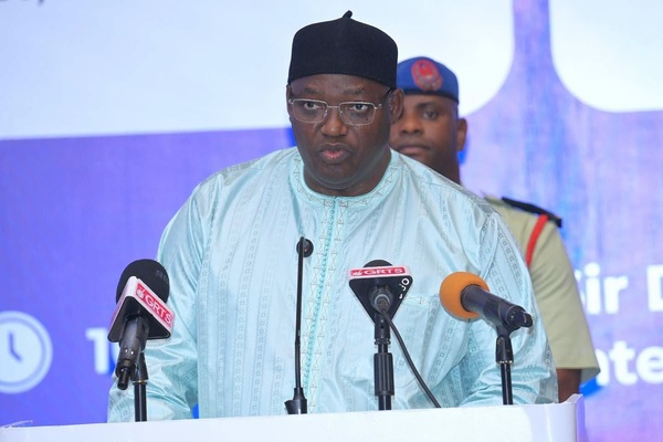 Gambie : le président Barrow débloque plus de 83,8 millions de dalasis pour la formation professionnelle et l'emploi des jeunes Gambie : le président Barrow débloque plus de 83,8 millions de dalasis pour la formation professionnelle et l'emploi des jeunes
