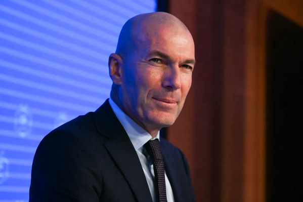 Zinédine Zidane nommé sélectionneur de l'équipe de France, en succession de Didier Deschamps