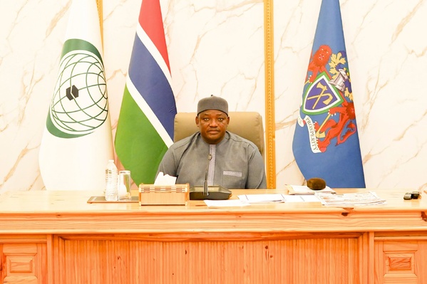Gambie: Le président Adama Barrow dirige un nouveau conseil des ministres stratégique pour accélérer l’agenda de développement national Gambie: Le président Adama Barrow dirige un nouveau conseil des ministres stratégique pour accélérer l’agenda de développement national