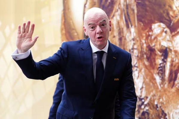 FIFA : Gianni Infantino menace les fédérations d'une perte de 30 millions de dollars si elles ne soutiennent pas son projet FIFA : Gianni Infantino menace les fédérations d'une perte de 30 millions de dollars si elles ne soutiennent pas son projet