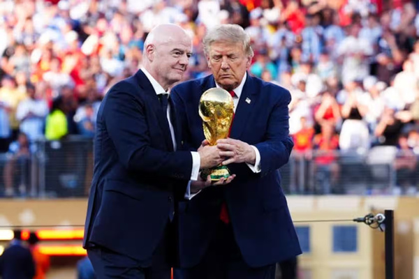 Vente de la Coupe du monde par la FIFA: ce que l'on sait du rôle de Trump et de la menace de boycott