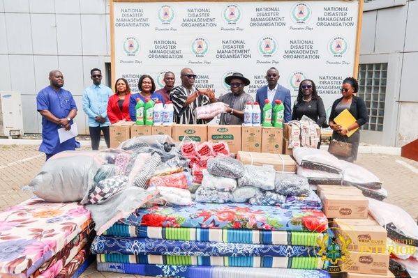 Solidarité au Ghana : La Chambre des Mines fait un don de 2 millions de cédis aux sinistrés des inondations Solidarité au Ghana : La Chambre des Mines fait un don de 2 millions de cédis aux sinistrés des inondations