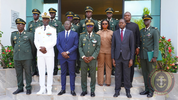 Yankhoba Diémé en visite à l’État-major de l’Armée de Terre à Ouakam