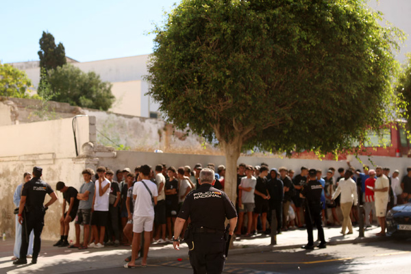 Crise migratoire: l’Espagne instaure des contrôles aux frontières avec l’Italie sur fond de tensions européennes
