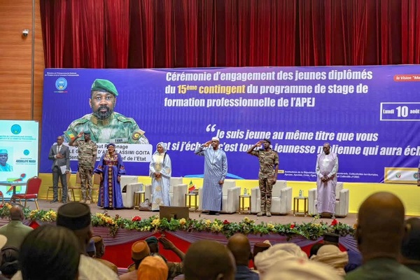 Bamako: Le Premier ministre malien préside l'engagement de 2 500 jeunes stagiaires