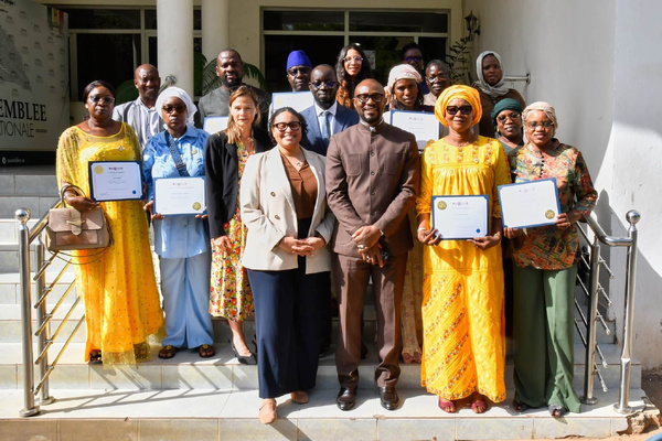 Coopération bilatérale: Des députés sénégalais formés en anglais reçoivent leurs certificats à l’Assemblée nationale