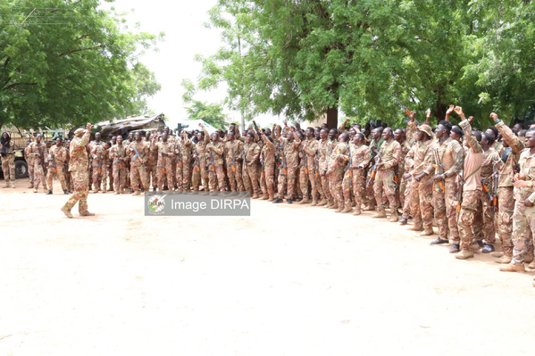 Kayes: Le Colonel-major Djibril Koné auprès des hommes du Groupement Tactique d’Intervention Tata