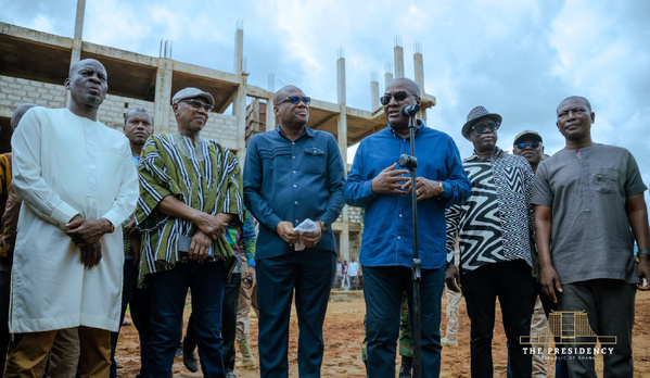 Ghana : John Dramani Mahama promet d’achever les projets publics abandonnés