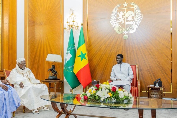 Bassirou Diomaye Faye reçoit le Khalife général de Darou Salam Chérif Bassirou Diomaye Faye reçoit le Khalife général de Darou Salam Chérif