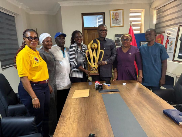 Football féminin: La direction d'Ampem Dakoa Ladies reçue par le ministre des Sports avant les éliminatoires de la Ligue des Champions CAF Football féminin: La direction d'Ampem Dakoa Ladies reçue par le ministre des Sports avant les éliminatoires de la Ligue des Champions CAF