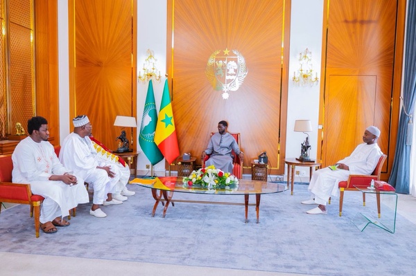 Bassirou Diomaye Faye reçoit l’Imam Ratib de la Grande Mosquée de Médina Baye au Palais de la République