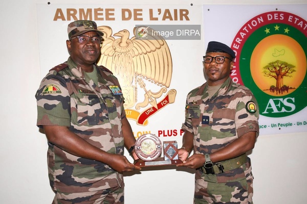 Visite du CEMGA à la Base 100 : le Général DAO fixe le cap pour l'Armée de l'Air malienne