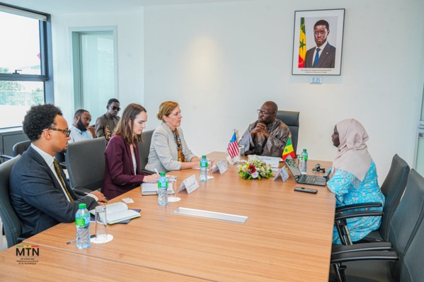 Technologie & Diplomatie / Dakar: La Chargée d'affaires américaine Jennifer Davis Paguada rencontre le Ministre Samba Diouf Technologie & Diplomatie / Dakar: La Chargée d'affaires américaine Jennifer Davis Paguada rencontre le Ministre Samba Diouf