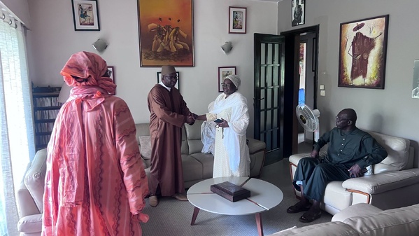 Carnet noir : Le ministre Moustapha M. Guirassy présente les condoléances de l'État aux familles des feux Mamadou Kassé et Pr Maguèye Kassé