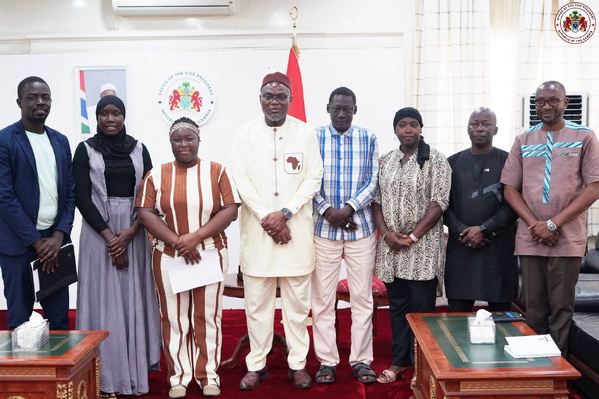 Le Vice-Président Jallow reçoit une délégation du « Teaching Legacy Summit » pour accélérer la réforme de l'éducation en Gambie Le Vice-Président Jallow reçoit une délégation du « Teaching Legacy Summit » pour accélérer la réforme de l'éducation en Gambie