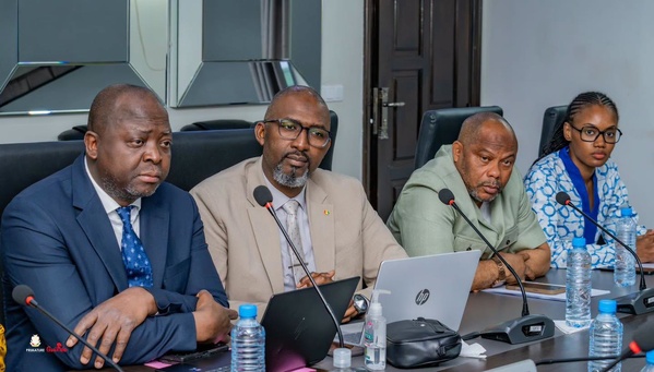 Football: La Guinée officialise sa candidature pour l'organisation des CAN 2032 et 2036 Football: La Guinée officialise sa candidature pour l'organisation des CAN 2032 et 2036