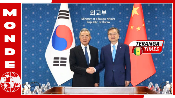 Wang Yi exhorte la Corée du Sud à la "neutralité stratégique" et appelle les États-Unis à abandonner leur politique "hostile" envers Pyongyang Wang Yi exhorte la Corée du Sud à la "neutralité stratégique" et appelle les États-Unis à abandonner leur politique "hostile" envers Pyongyang