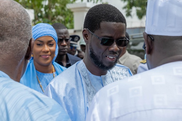 À Tivaouane, Bassirou Diomaye Faye échange avec Serigne Babacar Sy Mansour à l’approche du Mawlid