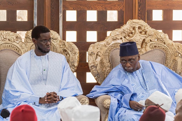 À Tivaouane, Bassirou Diomaye Faye échange avec Serigne Babacar Sy Mansour à l’approche du Mawlid