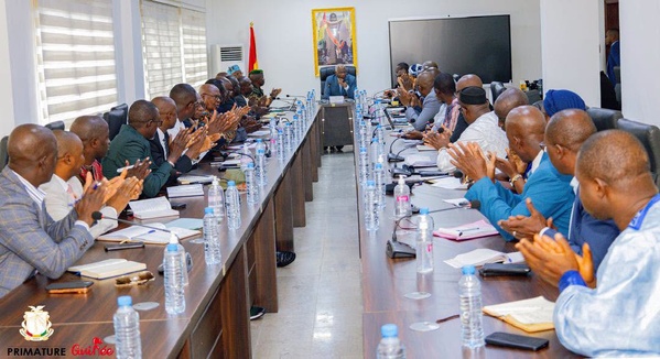 Guinée: le Premier ministre Amadou Oury Bah reçoit les inspecteurs généraux des départements ministériels Guinée: le Premier ministre Amadou Oury Bah reçoit les inspecteurs généraux des départements ministériels