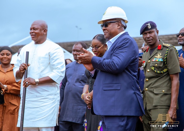 Ghana: Mahama lance la construction d'un complexe commercial et de parking à sept étages à l'aéroport d'Accra