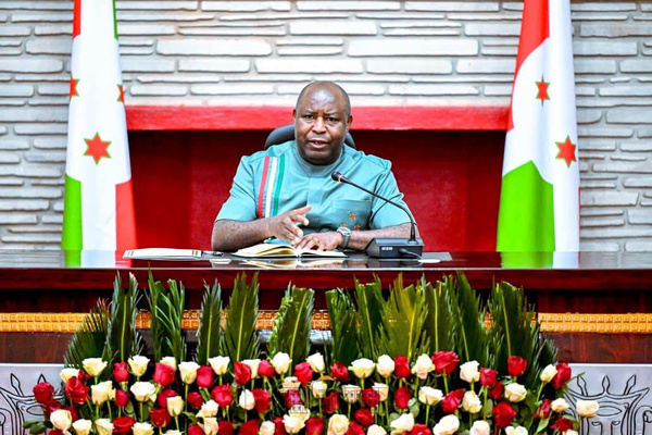 Gitega: Face à la recrudescence des incendies, le Président burundais Evariste Ndayishimiye préside un Conseil National de Sécurité Gitega: Face à la recrudescence des incendies, le Président burundais Evariste Ndayishimiye préside un Conseil National de Sécurité
