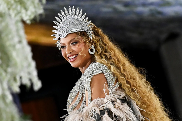 Beyoncé dévoile les détails de l'édition deluxe du 20e anniversaire de « B'Day » Beyoncé dévoile les détails de l'édition deluxe du 20e anniversaire de « B'Day »
