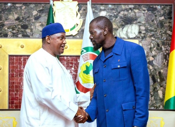 Visite officielle en Guinée : le président Adama Barrow scelle un partenariat renforcé avec le président Mamadi Doumbouya