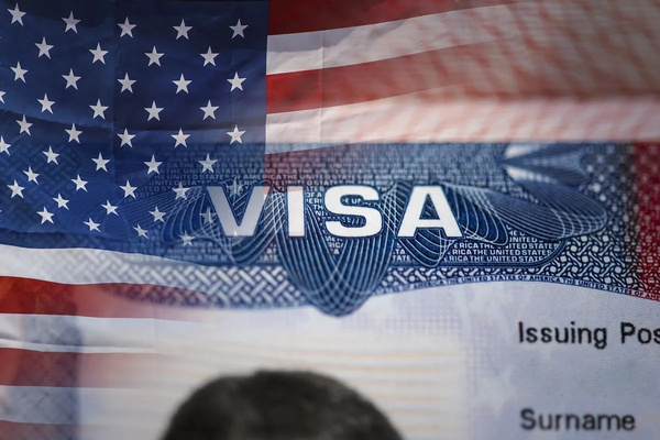 Immigration et Visas Américains: Les Délais de Traitement Font Flamber le Web