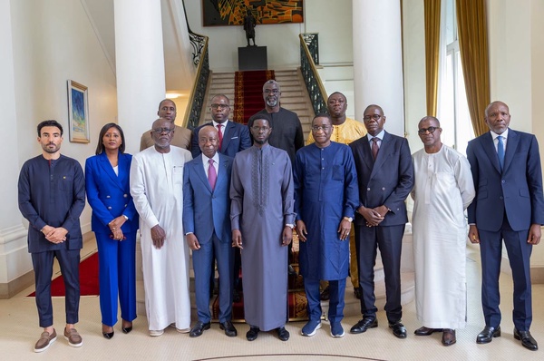 Bassirou Diomaye Faye reçoit le patronat sénégalais : le CNP remet un mémorandum au chef de l’État Bassirou Diomaye Faye reçoit le patronat sénégalais : le CNP remet un mémorandum au chef de l’État