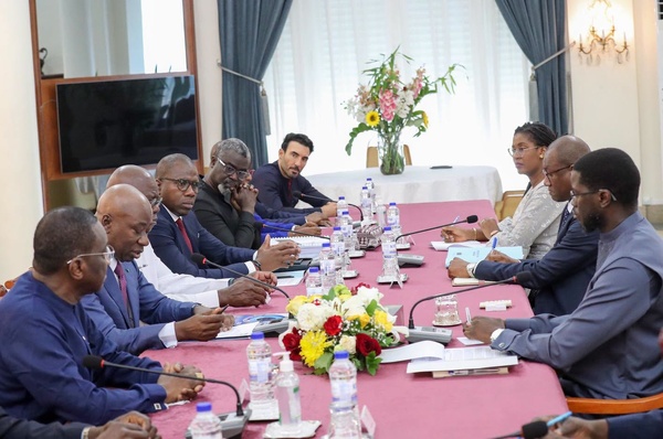 Bassirou Diomaye Faye reçoit le patronat sénégalais : le CNP remet un mémorandum au chef de l’État Bassirou Diomaye Faye reçoit le patronat sénégalais : le CNP remet un mémorandum au chef de l’État