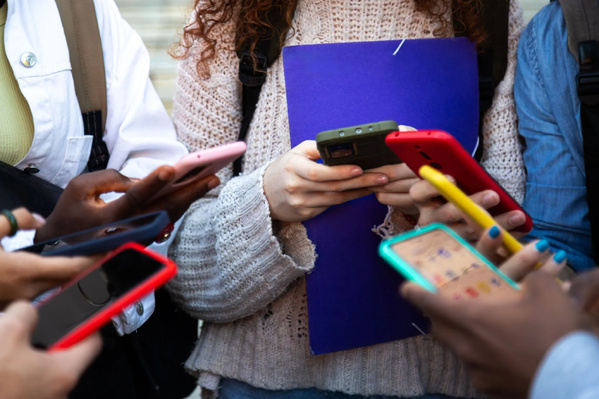 France: le débat sur l’interdiction des réseaux sociaux aux moins de 15 ans s’intensifie France: le débat sur l’interdiction des réseaux sociaux aux moins de 15 ans s’intensifie